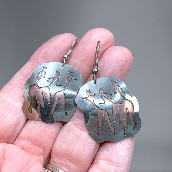 🌺Vintage Large Sterling & Copper Tribal Earrings - Picture 8 of 9